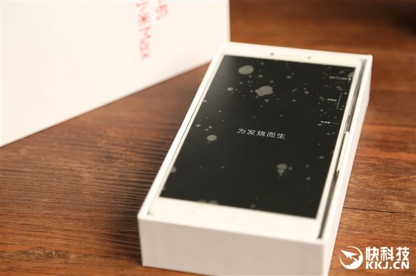 小米Max开箱图赏:6.44寸史上最大!