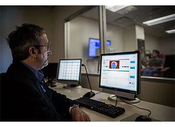 “第六感”无法规避开车发短信的危险