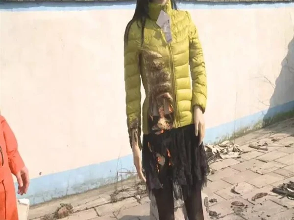 SNH48美女唐安琪烧伤 实测：打火机真的能引燃全身吗？