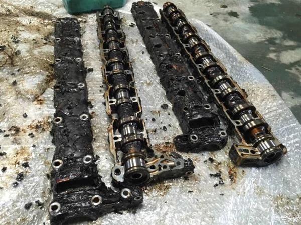 看哭了！宝马7系常年不换机油 真惨