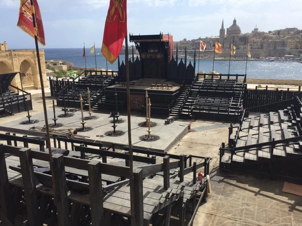 《刺客信条》电影新照曝光 圣殿武器细节精美