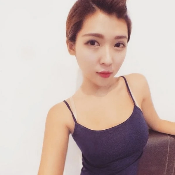 DOTA美女晒性感照 网友:身材完美输了也幸福