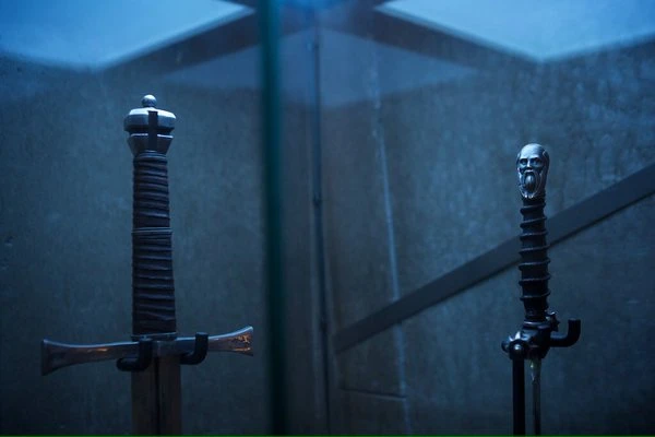 《刺客信条》电影新照曝光 圣殿武器细节精美