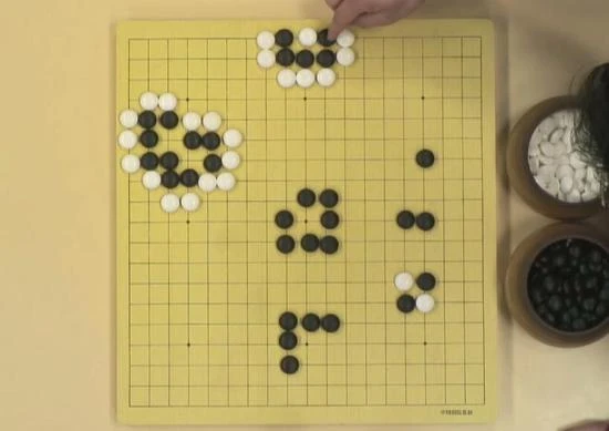 人机围棋大战看不懂?规则似战争有四种行棋逻辑