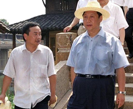 国平：短帽轻衫乌镇行 一枝一叶总关情