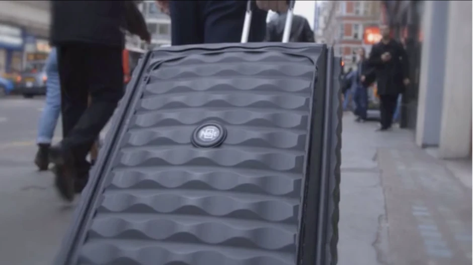 秒变平板150英镑？Néit智能折叠行李箱