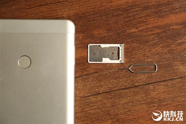 小米Max开箱图赏:6.44寸史上最大!