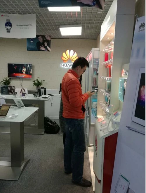 华为圈铁耳机线下门店遭哄抢？