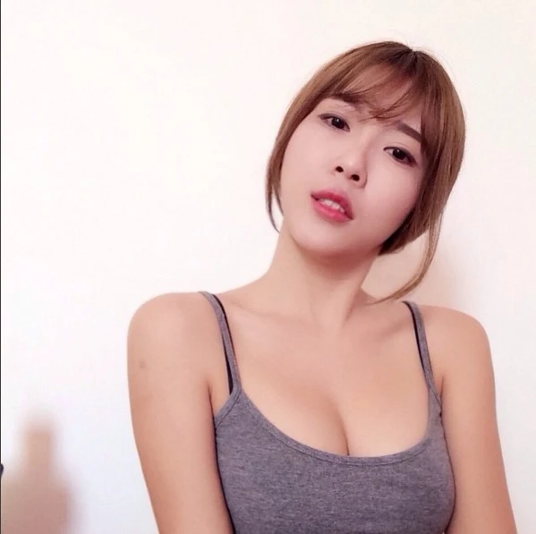 DOTA美女晒性感照 网友:身材完美输了也幸福