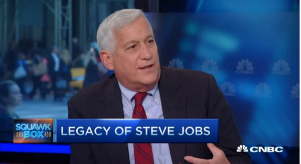 《乔布斯传》作者：现苹果无比怀念乔布斯
