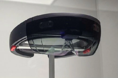 微软看上军方市场 称HoloLens在军队和战场上能起辅助作用