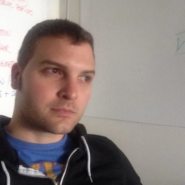 [图]这个CEO花了四年设计出一千年以后的Reddit主页