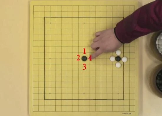 人机围棋大战看不懂?规则似战争有四种行棋逻辑