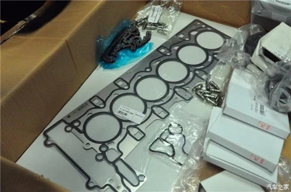 看哭了！宝马7系常年不换机油 真惨