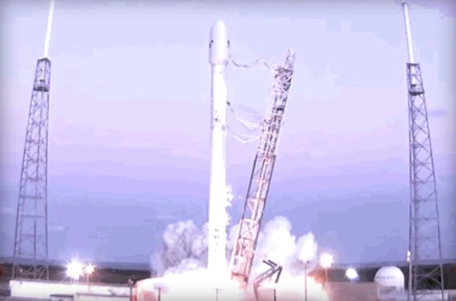 SpaceX猎鹰9号第四次海上回收失败：“硬着陆”损毁