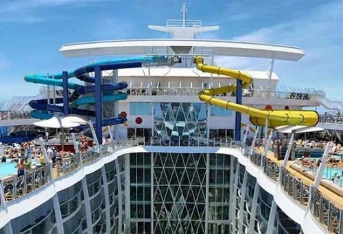 [图]全球最大游轮将首航 拥有10层楼高船上滑梯