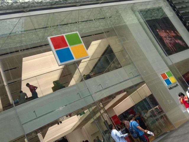 外媒：微软体验店比Apple Store缺少顾客