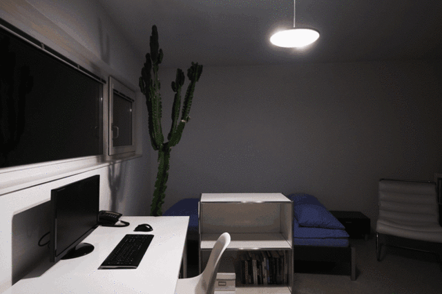 智能灯也会“性格分裂” 看书和睡觉兼顾