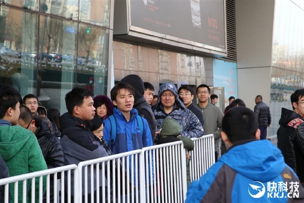 1999元小米5今日线下现货开卖！米粉太疯狂