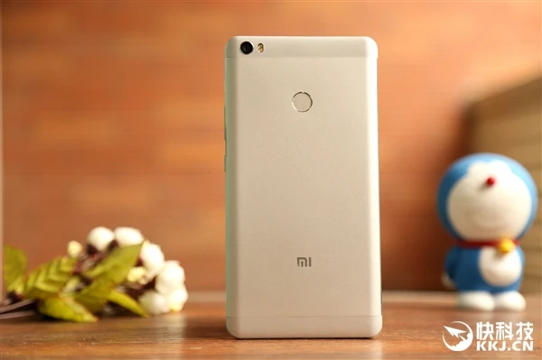 小米Max开箱图赏:6.44寸史上最大!