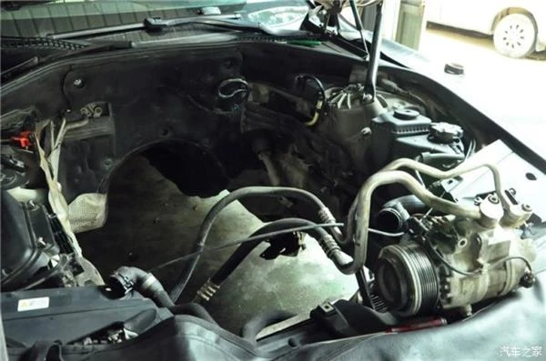 看哭了！宝马7系常年不换机油 真惨