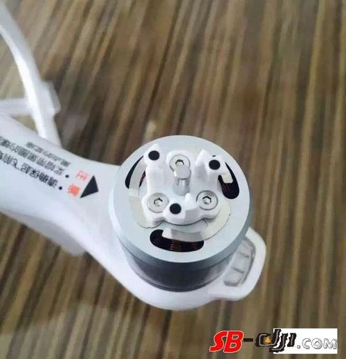 8999元!大疆精灵4开箱:精致高颜