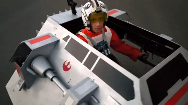 美国有爱老爸将儿子轮椅改造成星球大战里的Snowspeeder