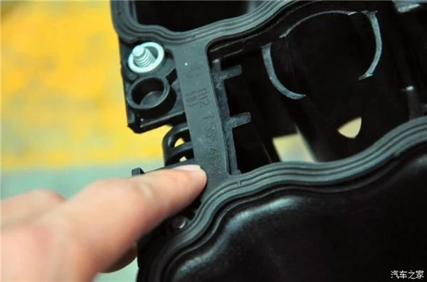 看哭了！宝马7系常年不换机油 真惨