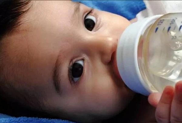 母乳宝宝一定要喂水？儿科医生这么说