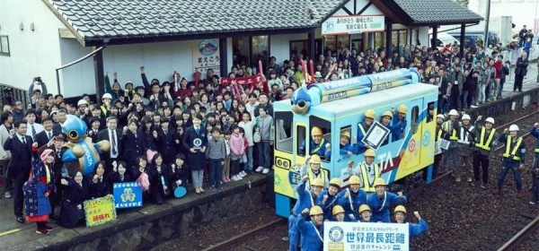 这是辆600节干电池驱动的电车 创下行驶最远的世界纪录