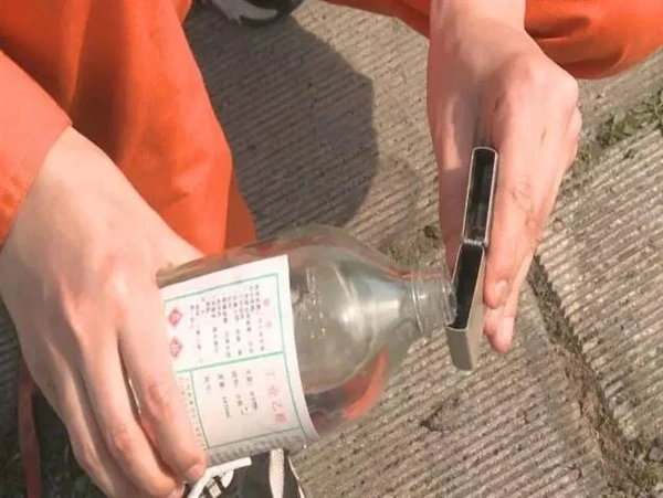 SNH48美女唐安琪烧伤 实测：打火机真的能引燃全身吗？