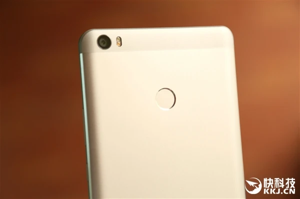 小米Max开箱图赏:6.44寸史上最大!