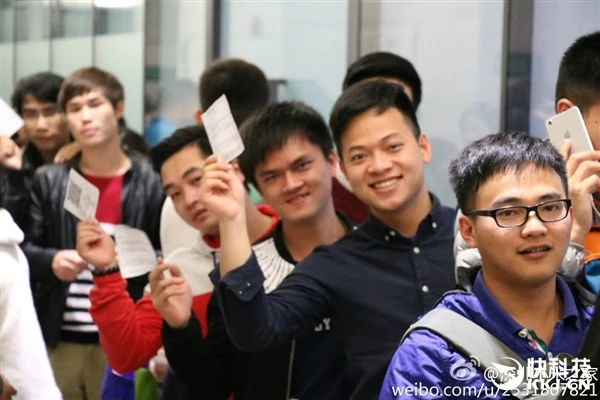 1999元小米5今日线下现货开卖！米粉太疯狂