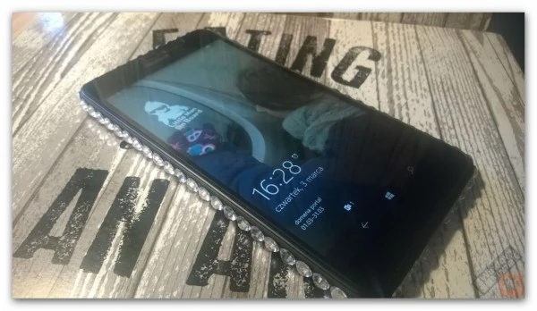 自己动手丰衣足食：民间高手打造镶钻Lumia 640 XL