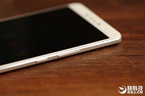 小米Max开箱图赏:6.44寸史上最大!