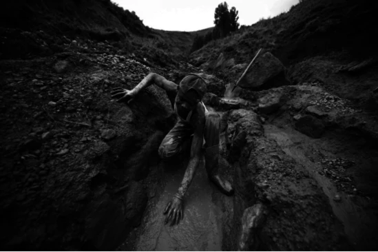 囚禁与杀戮：99%人不知道这手机里的惊人秘密