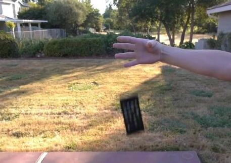 手机跌落测试：认真你就输了