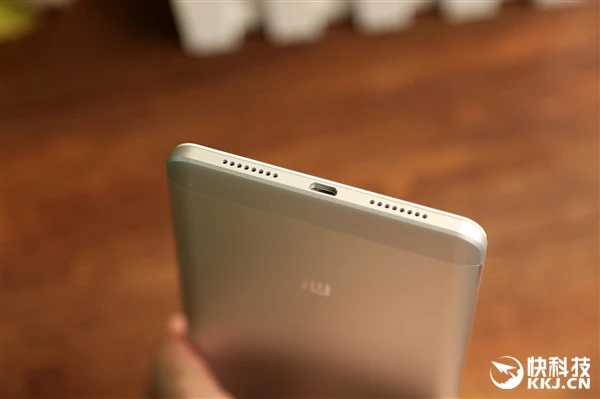 小米Max开箱图赏:6.44寸史上最大!