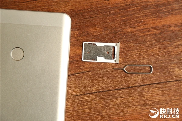 小米Max开箱图赏:6.44寸史上最大!