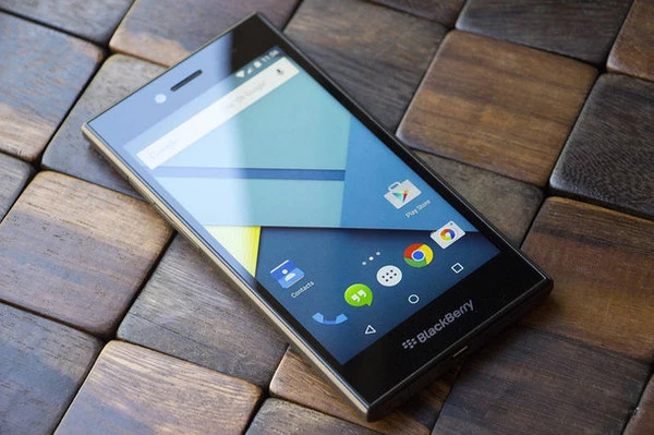 硬件与软件间隔着1000个苹果 黑莓开始最后豪赌