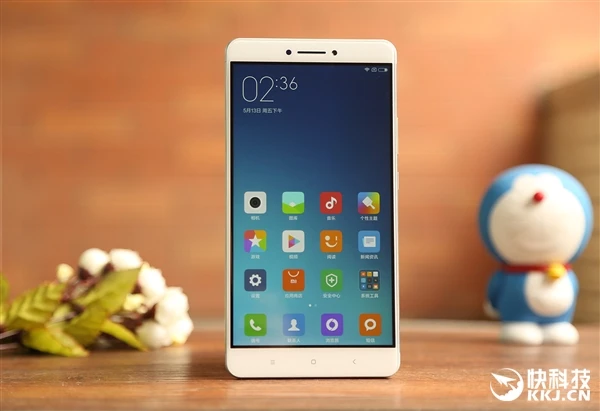 小米Max开箱图赏:6.44寸史上最大!