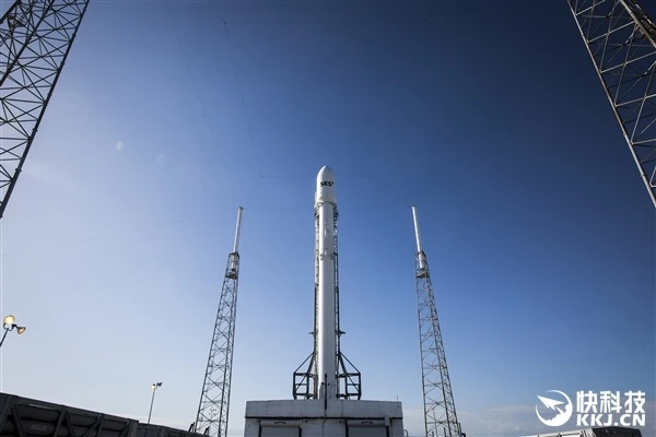 回收失败！SpaceX猎鹰9号第四次海上“硬着陆”损毁