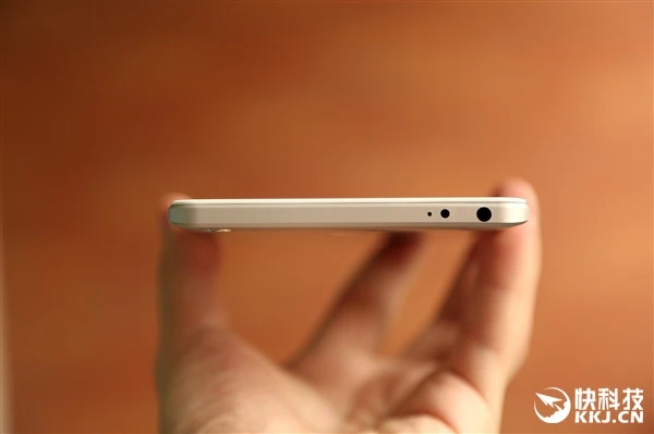 小米Max开箱图赏:6.44寸史上最大!