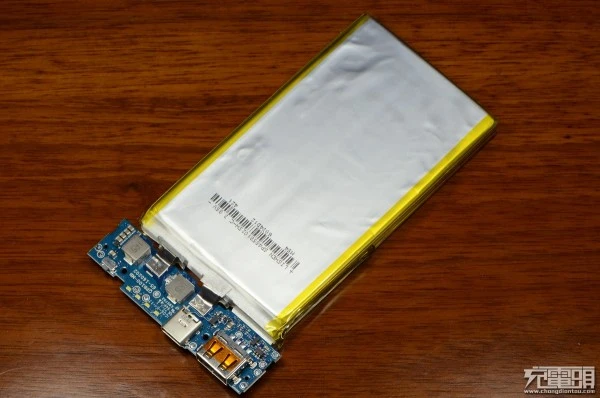 小米10000mAh移动电源高配版开箱与拆解