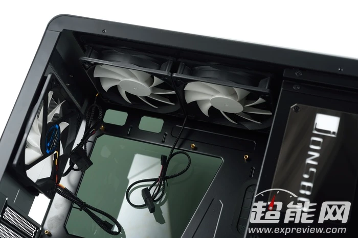 乔思伯的新旗舰,Jonsb UMX4机箱实物图赏