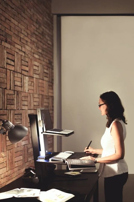 [视频]站立式办公新体验：Aspirus智能站立式办公桌