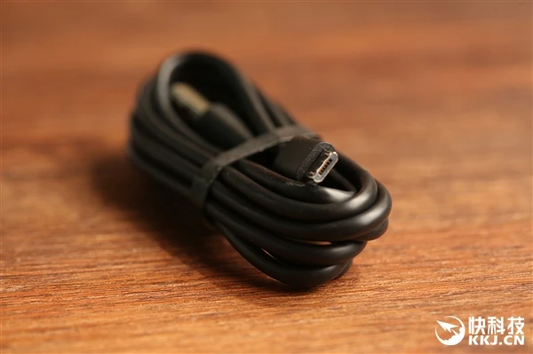 小米Max开箱图赏:6.44寸史上最大!