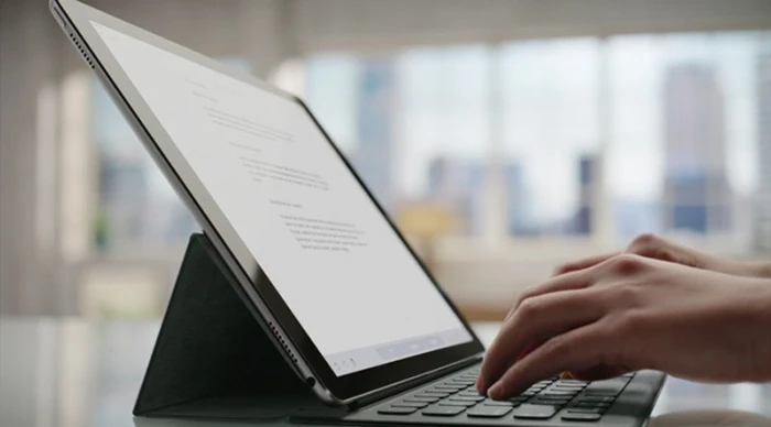 苹果iPad Pro将于11月13日开卖，你会买它还是买Surface？ 