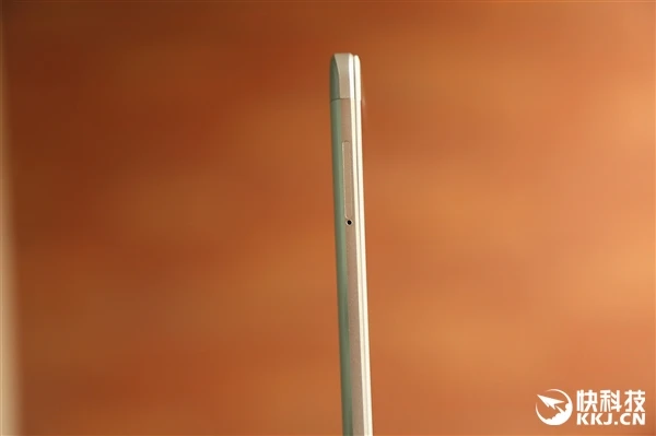 小米Max开箱图赏:6.44寸史上最大!