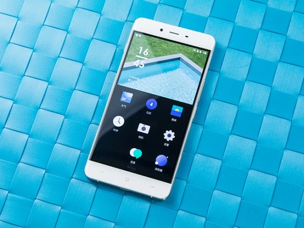 骁龙801+双2.5D玻璃 一加手机X上手评测